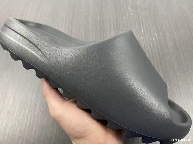 HQ6448 Yeezy Adidas Slide Onyx 0521